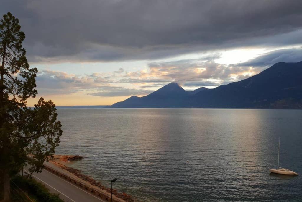 Villa Francesca-Grande Appartamento In Riva Al Lago برنزوني سول جاردا المظهر الخارجي الصورة